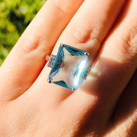 Jewelry - NWOT 925 sterling silver aquamarine ring